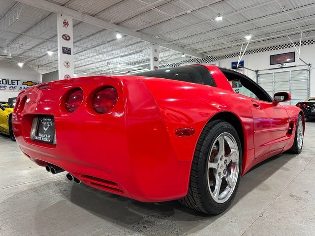 Used 2004 Chevrolet Corvette Coupe w/ Preferred Equipment Group RWD image 3