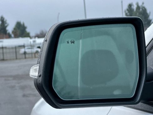 Used 2022 GMC Acadia AT4 w/ Technology Package image 58