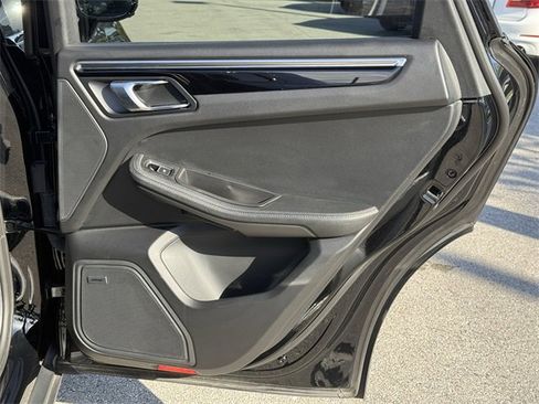 Used 2021 Porsche Macan S image 35