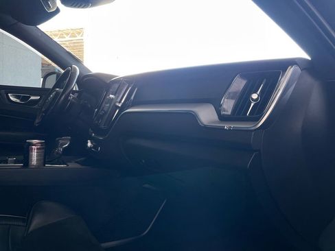 Used 2018 Volvo XC60 T6 R-Design w/ Convenience Package image 16