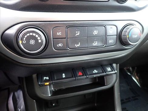 Used 2022 Chevrolet Colorado LT w/ Safety Package image 18