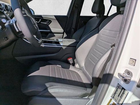 Used 2026 Mercedes-Benz GLC 300 image 4