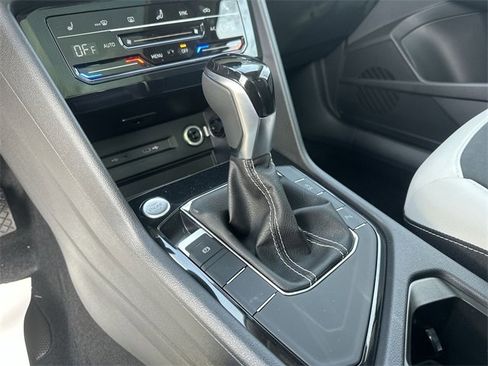 New 2026 Volkswagen Taos SE image 16