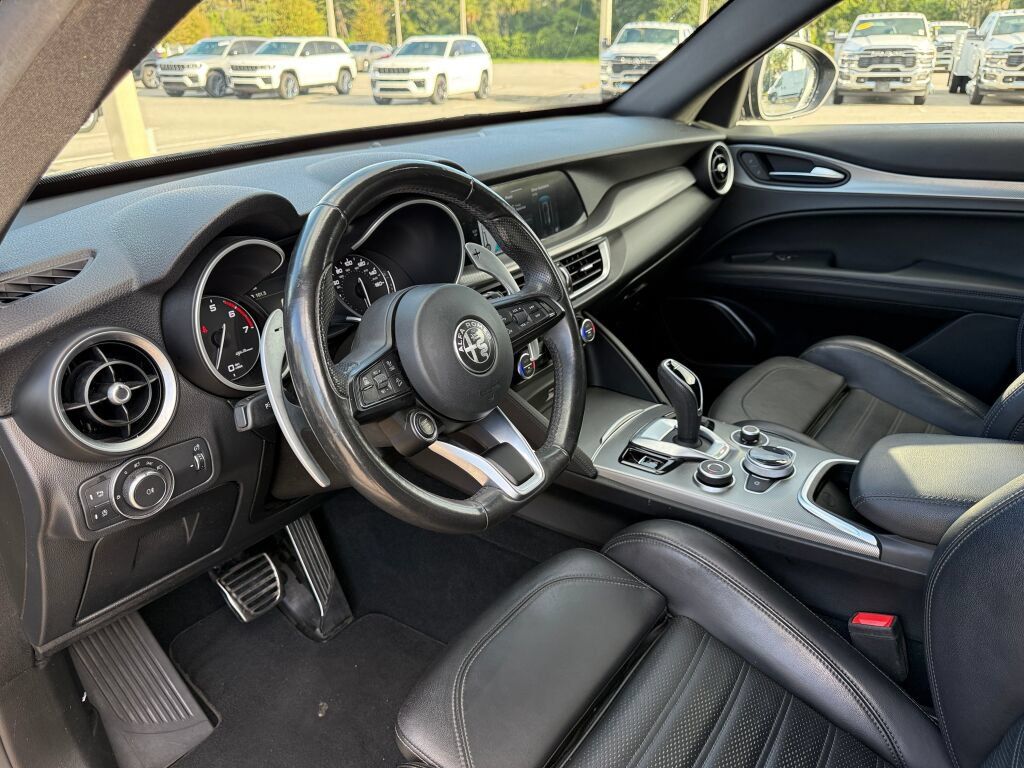 Used 2023 Alfa Romeo Stelvio Veloce AWD/4WD image 21