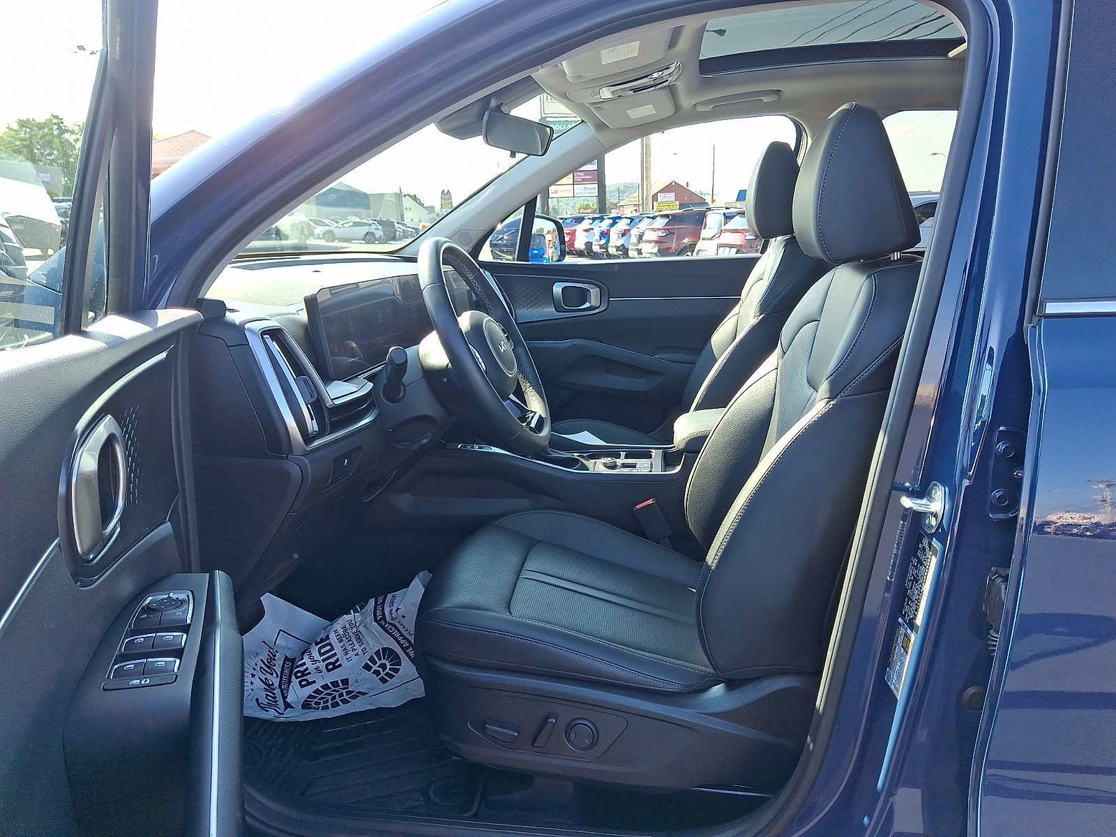 Used 2024 Kia Sorento S w/ Panoramic Sunroof Package FWD image 16