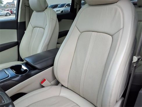 Used 2020 Lincoln Nautilus Reserve w/ Equipment Group 201A image 6