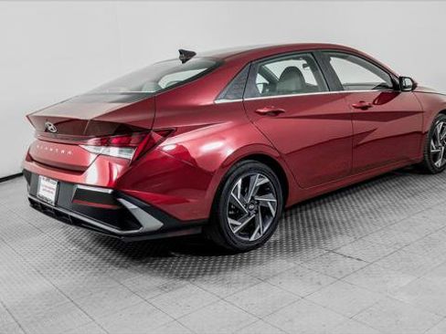 Used 2025 Hyundai Elantra SEL FWD image 8