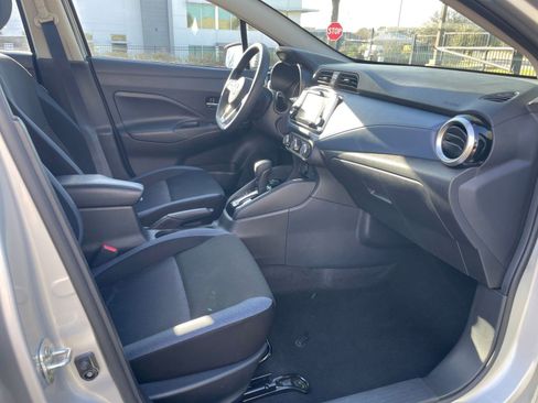 Used 2025 Nissan Versa SV image 39