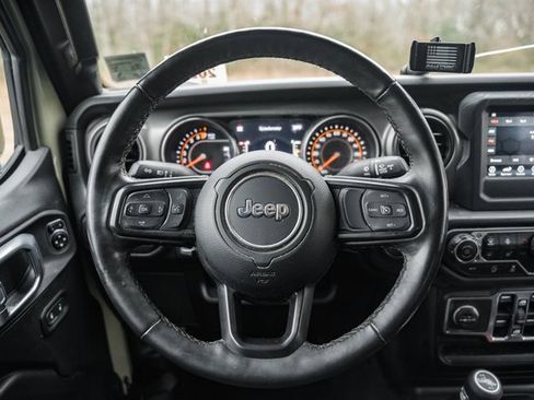 Used 2022 Jeep Gladiator Willys image 36