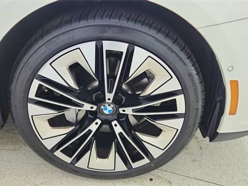 Used 2025 BMW 530i image 60