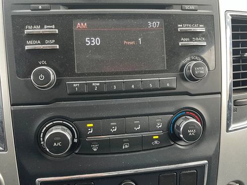 Used 2017 Nissan Titan SV image 20