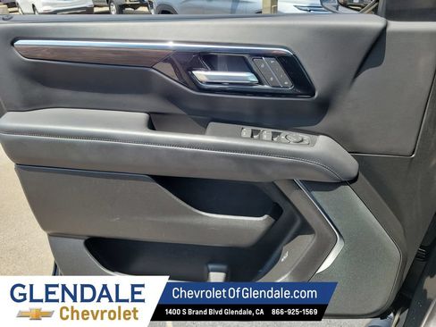 Certified 2025 Chevrolet Suburban Z71 AWD/4WD image 37