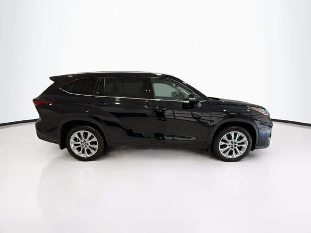 Certified 2025 Toyota Highlander Limited AWD/4WD image 7