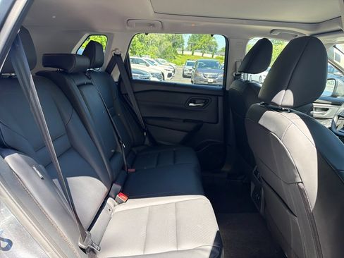 Used 2025 Nissan Rogue SV w/ SV Premium Package FWD image 50