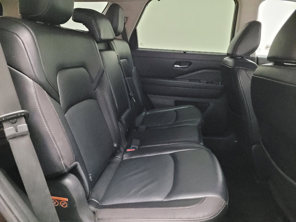 Used 2022 Nissan Pathfinder SL FWD image 19