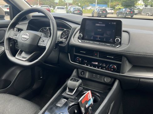 Certified 2025 Nissan Rogue SV AWD/4WD image 5
