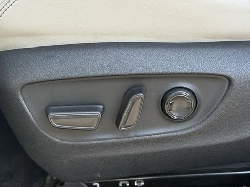 Used 2023 Toyota RAV4 XLE Premium FWD image 29