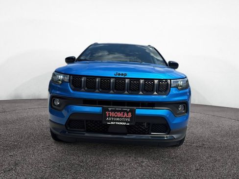Used 2023 Jeep Compass Latitude w/ Convenience Group AWD/4WD image 2
