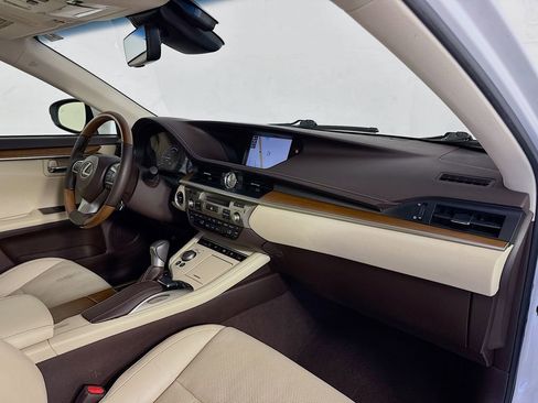 Used 2017 Lexus ES 300h w/ Luxury Package image 30