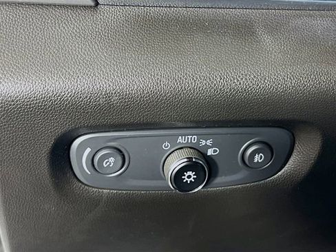 Used 2021 Chevrolet Traverse LT image 12