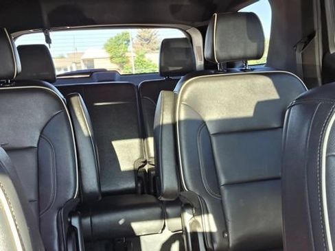 Used 2023 Chevrolet Traverse Premier AWD/4WD image 29