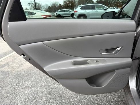 Used 2023 Hyundai Elantra SEL image 21