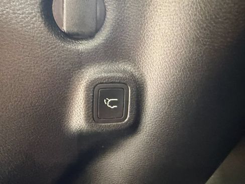 Used 2018 Jeep Compass Limited w/ Navigation Group AWD/4WD image 31