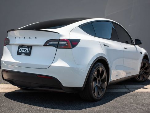 Used 2024 Tesla Model Y Long Range RWD image 26