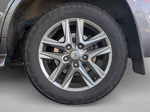 Used 2013 Lexus LX 570 4WD w/ Luxury Pkg image 9