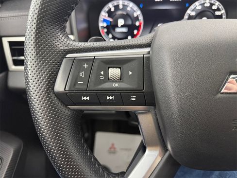 Used 2024 Mitsubishi Outlander SE image 34