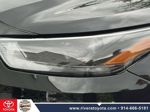 Used 2023 Toyota Highlander LE AWD/4WD image 9