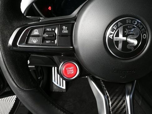 Used 2024 Alfa Romeo Giulia Quadrifoglio image 11