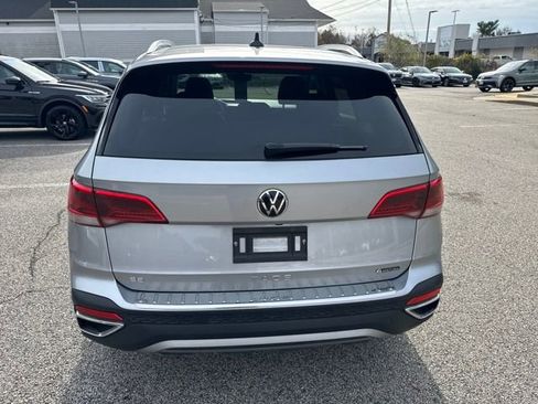 Certified 2023 Volkswagen Taos SE w/ Panoramic Sunroof Package image 8