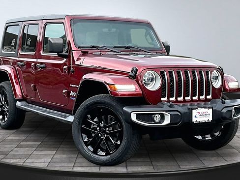 Used 2021 Jeep Wrangler Unlimited Sahara w/ Cold Weather Group AWD/4WD image 3
