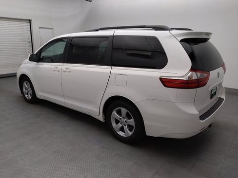 Used 2017 Toyota Sienna LE FWD image 3