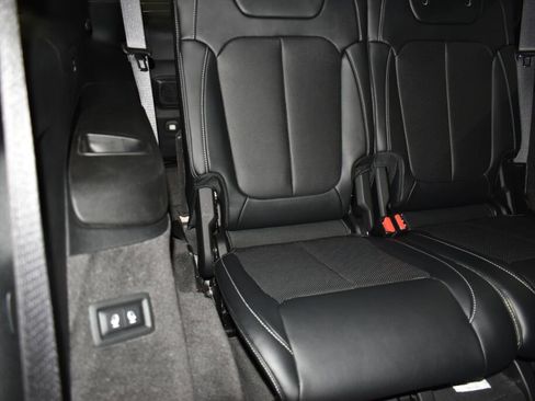 Used 2021 Jeep Grand Cherokee L Overland w/ Luxury Tech Group IV image 40