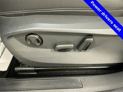 Certified 2025 Volkswagen Taos SEL image 14