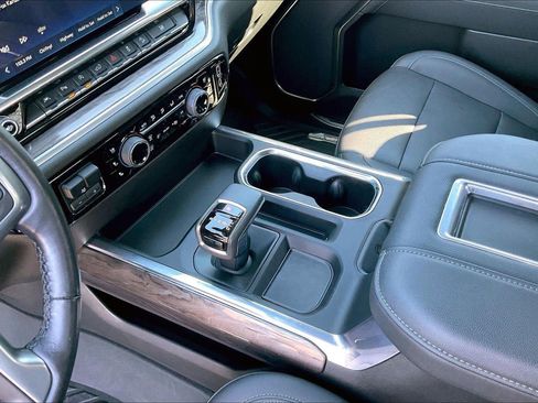 Used 2022 Chevrolet Silverado 1500 LTZ image 18