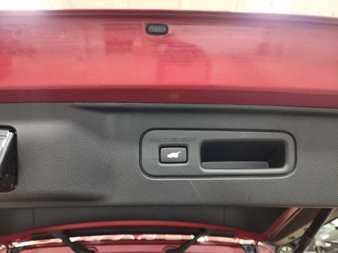 Certified 2025 Honda Pilot Black Edition image 30