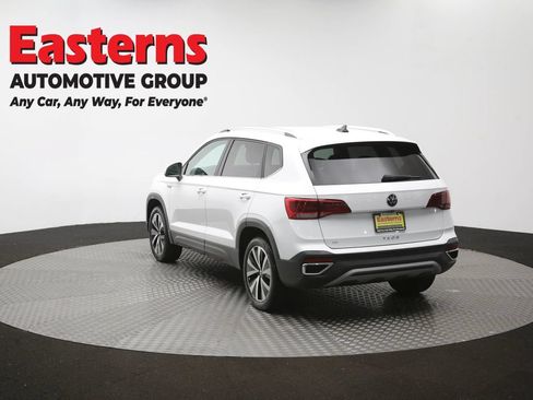 Used 2024 Volkswagen Taos SE FWD image 64