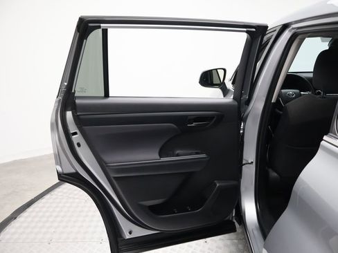 Certified 2025 Toyota Highlander LE image 21