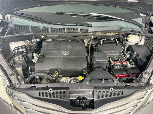 Used 2013 Toyota Sienna XLE FWD image 36