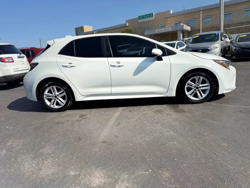 Used 2019 Toyota Corolla SE w/ Carpet Mat Package FWD image 2