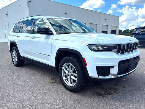 Used 2023 Jeep Grand Cherokee L Laredo AWD/4WD image 3