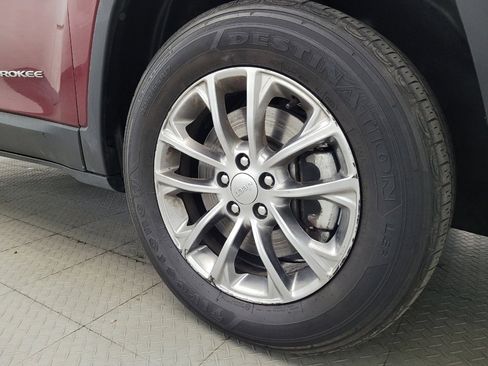 Used 2021 Jeep Cherokee Latitude Plus image 31