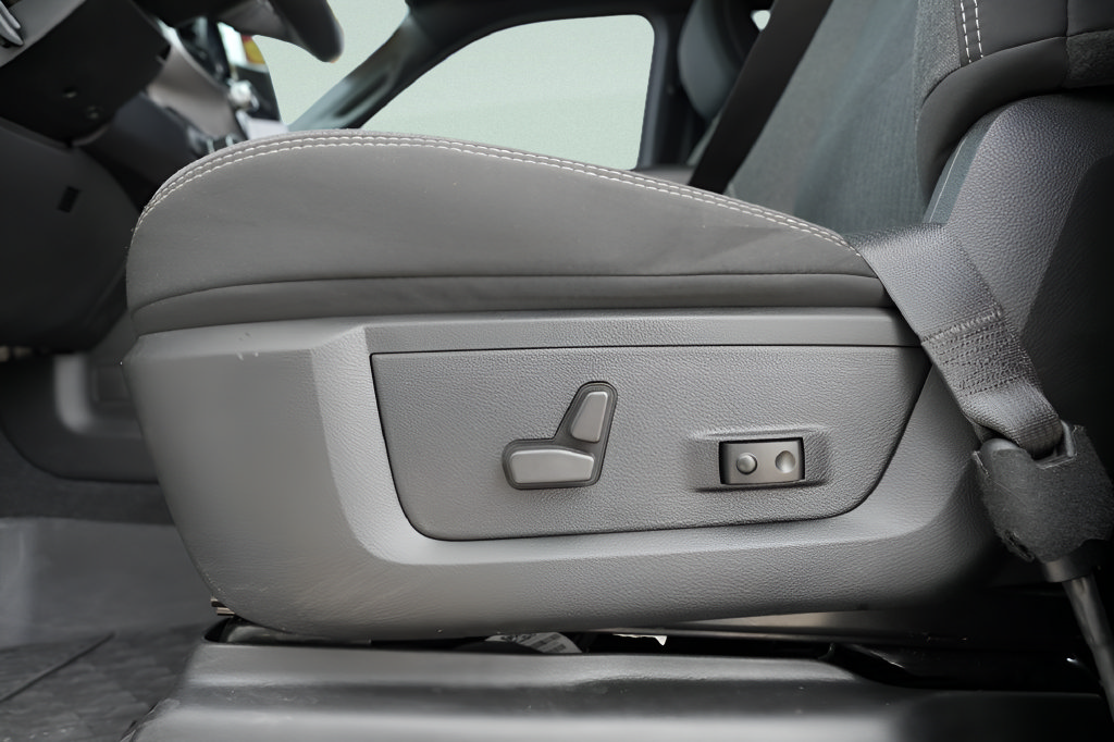 Used 2024 RAM 2500 Big Horn w/ Night Edition AWD/4WD image 24