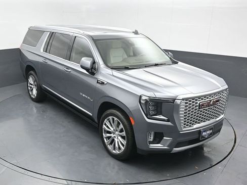 Used 2022 GMC Yukon XL Denali image 9