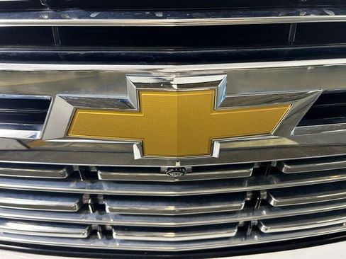 Used 2023 Chevrolet Suburban Premier w/ Advanced Technology Package AWD/4WD image 10