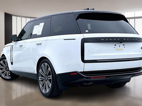 Used 2023 Land Rover Range Rover SE image 4