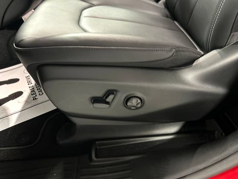New 2027 Chrysler Pacifica Select w/ Family Tech Group FWD image 11